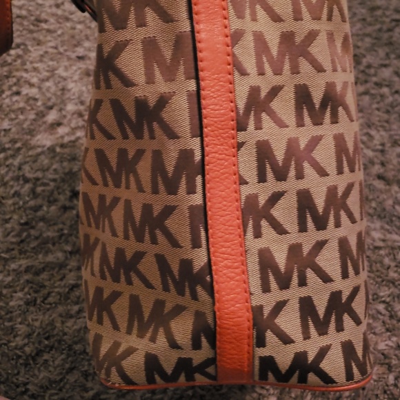 Michael Kors Purse - Picture 5 of 8